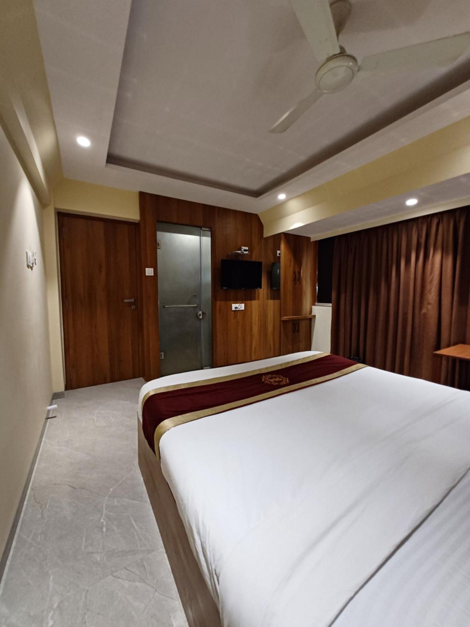 Hotel Ratna Mahal Mumbai Exteriör bild