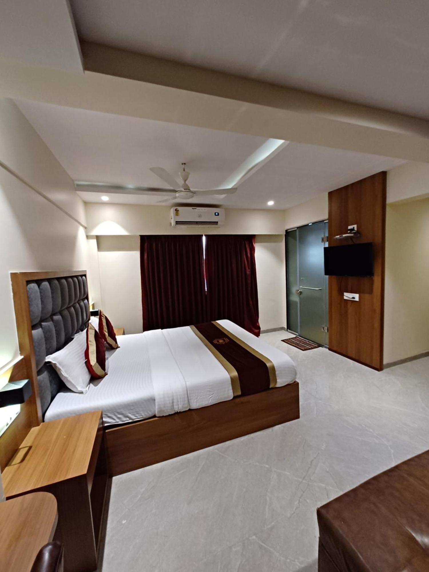 Hotel Ratna Mahal Mumbai Exteriör bild